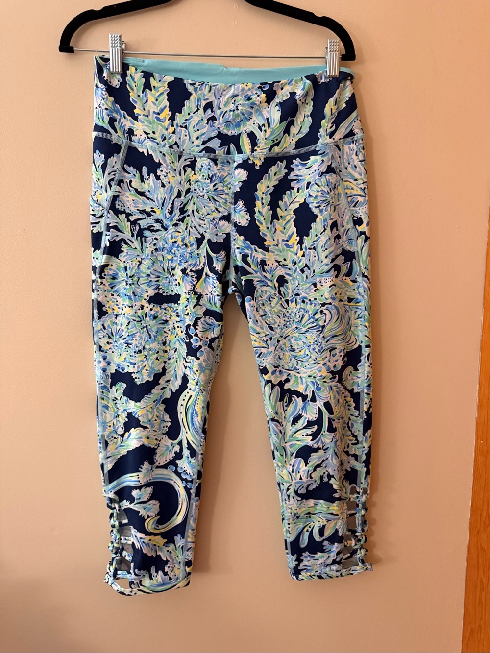 Lilly Pulitzer Navy Floral-Print Capri Leggings